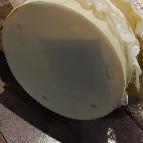 Collector’s Choice 9” seated Musical Porcelain Victorian Doll - Picture 9 of 9